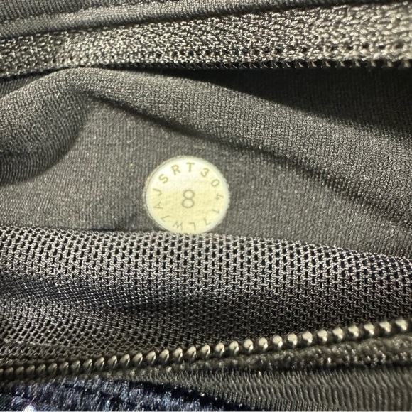 Lululemon Speed Shorts Size 8 City Lights Blue Black - Picture 3 of 8